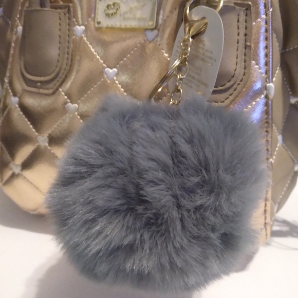 Key chain Rabbit nwot fur ball pompom soft - Picture 6 of 6